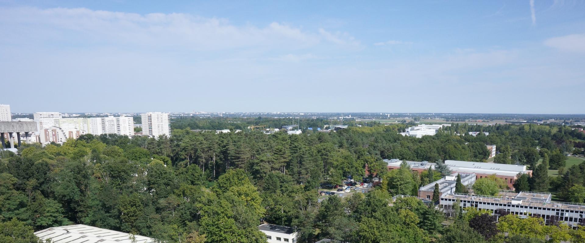 Vue aérienne du centre scientifique et technique du BRGM à Orléans, France.